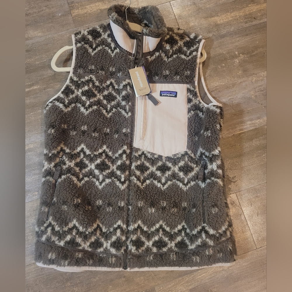 NEW PATAGONIA FLEECE VEST SIZE LARGE